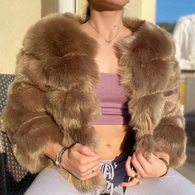 Kurze Felljacke für Damen | Stilvoll