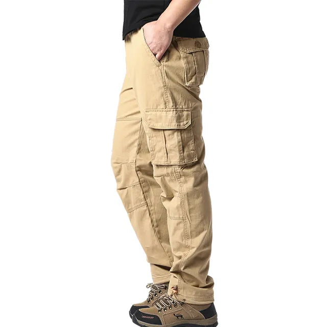 Lässige cargohose mit großen praktischen taschen