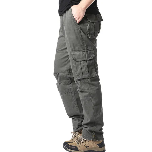 Lässige cargohose mit großen praktischen taschen