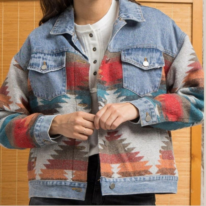 Damen Jeansjacke mit Aztekenmuster | Vordertaschen