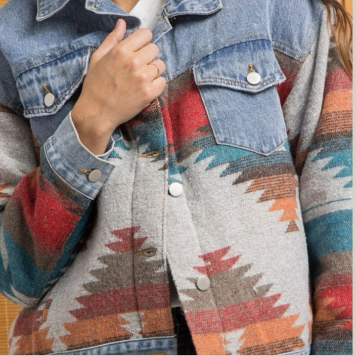 Damen Jeansjacke mit Aztekenmuster | Vordertaschen