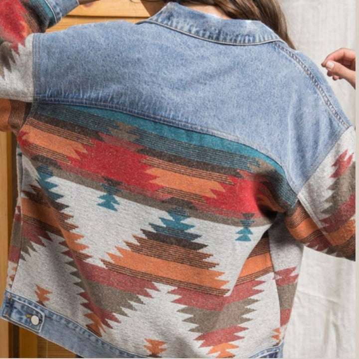 Damen Jeansjacke mit Aztekenmuster | Vordertaschen