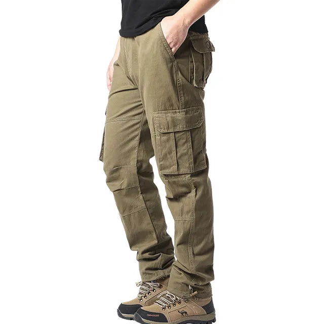 Lässige cargohose mit großen praktischen taschen