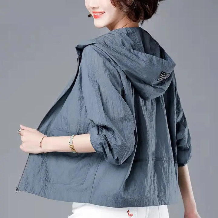 Leichte sommerjacke mit kapuze