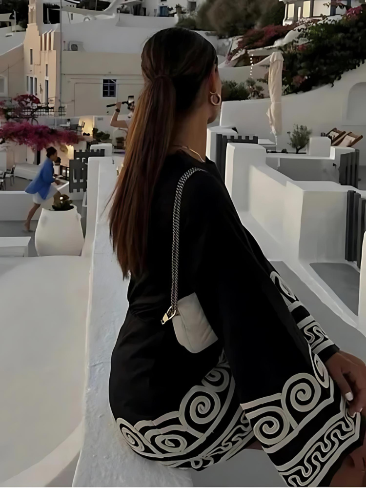 Besticktes langarmkleid