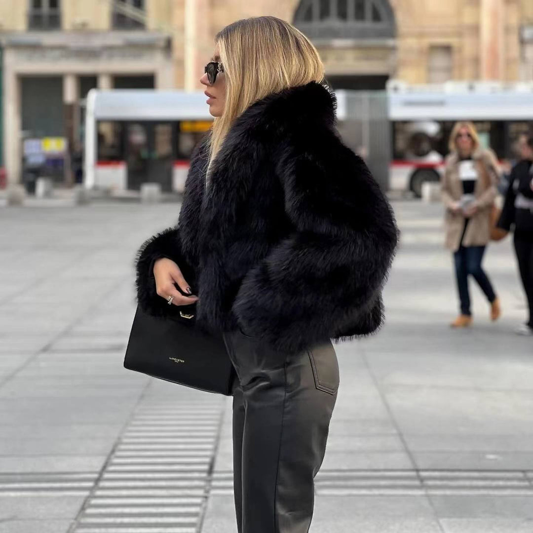 Kurze Felljacke mit Kragen für Damen | Modisch