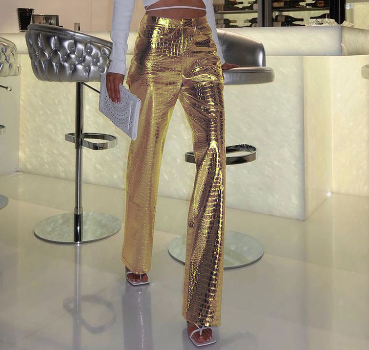 Elegante glänzende hose mit geradem bein