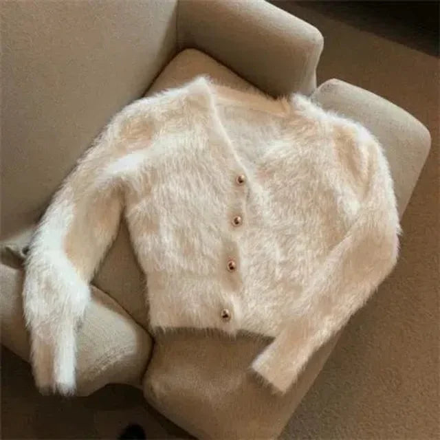 Eleganter flauschiger v-ausschnitt knopf-front cardigan