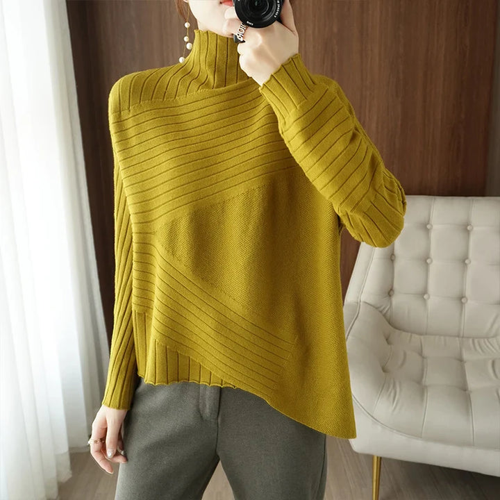 Gemütlicher pullover mit hohem kragen und asymmetrischem saum