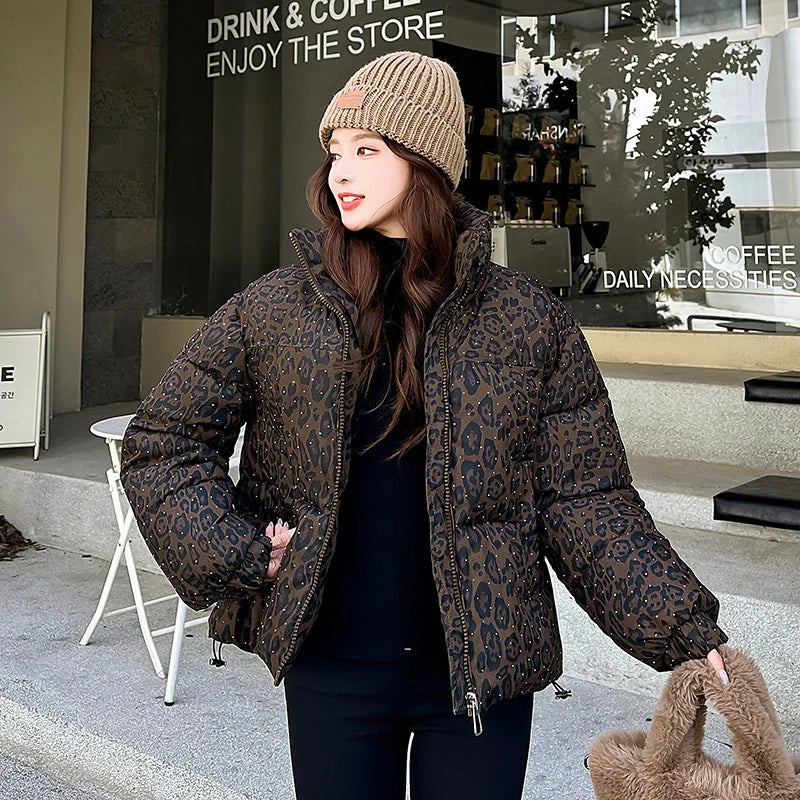 Damen-Steppjacke mit Leopardenmuster | Stehkragen