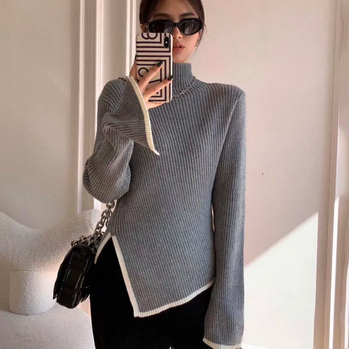 Asymmetrischer rollkragenpullover mit geteiltem saum