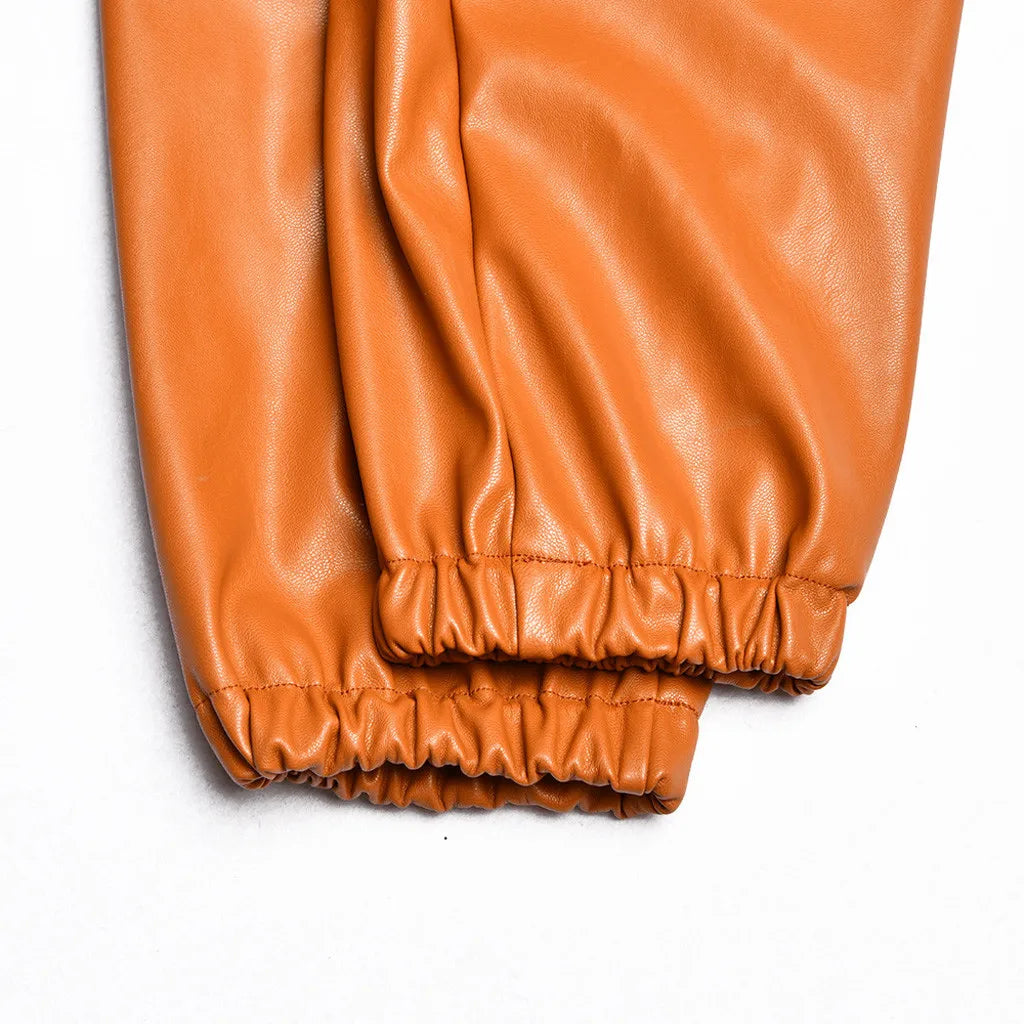 Stilvolle lässige high-waist-hose im lederlook