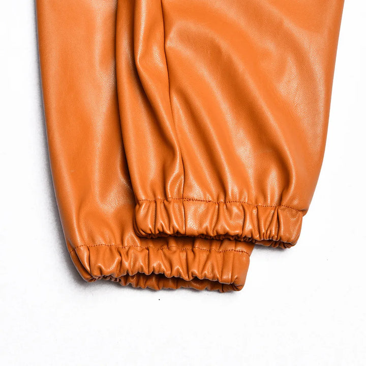 Stilvolle lässige high-waist-hose im lederlook
