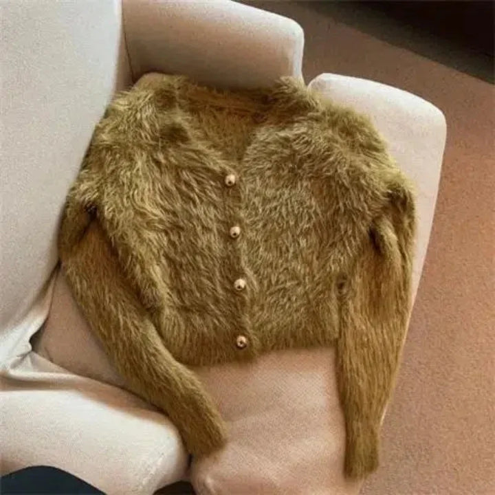 Eleganter flauschiger v-ausschnitt knopf-front cardigan