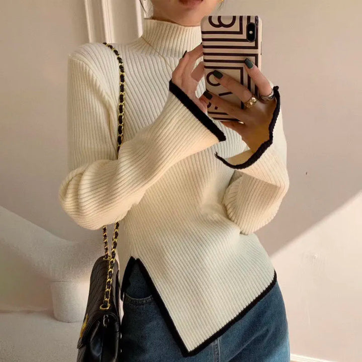 Asymmetrischer rollkragenpullover mit geteiltem saum