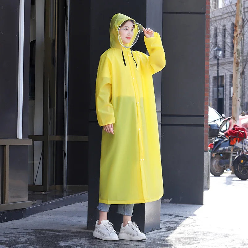 Modische Regenjacke für Damen | Zugeknöpft