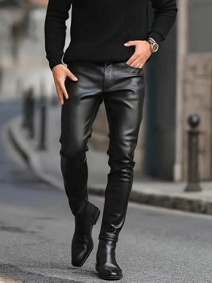 Klassische herrenhose im lederlook