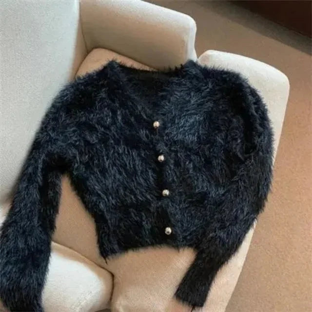 Eleganter flauschiger v-ausschnitt knopf-front cardigan