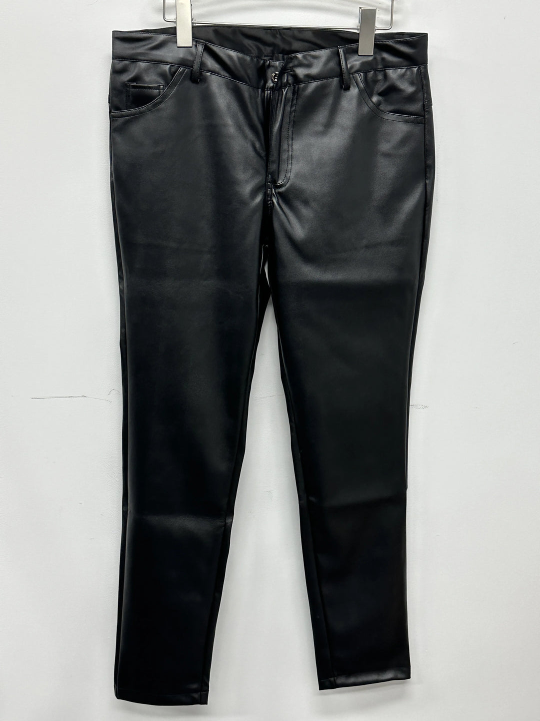 Klassische herrenhose im lederlook