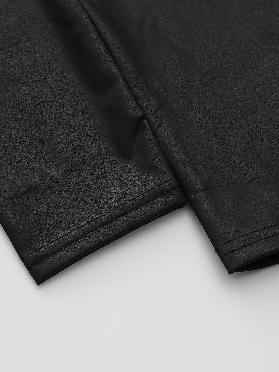 Elegante schwarze leggings im lederlook