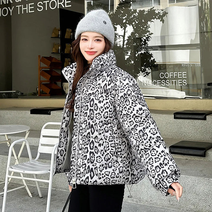 Damen-Steppjacke mit Leopardenmuster | Stehkragen