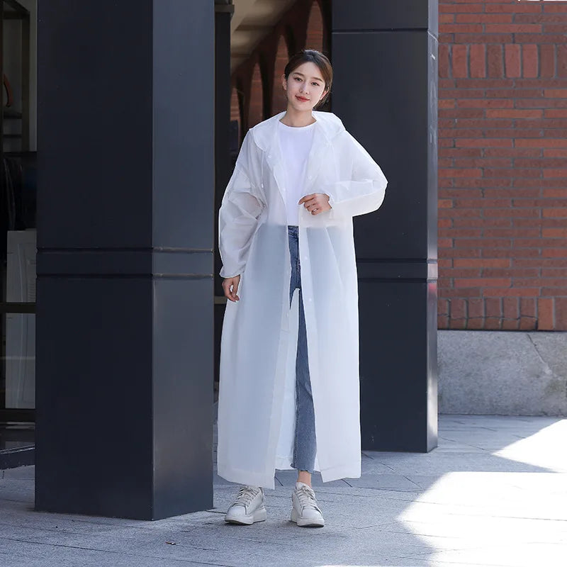 Modische Regenjacke für Damen | Zugeknöpft