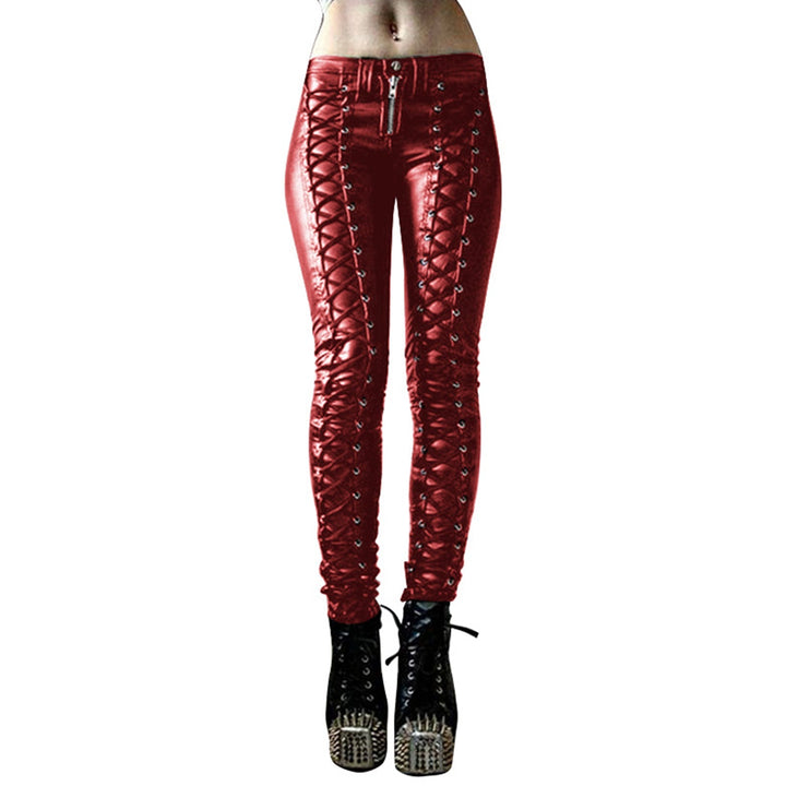Damenhose im lederlook mit schnürdetails