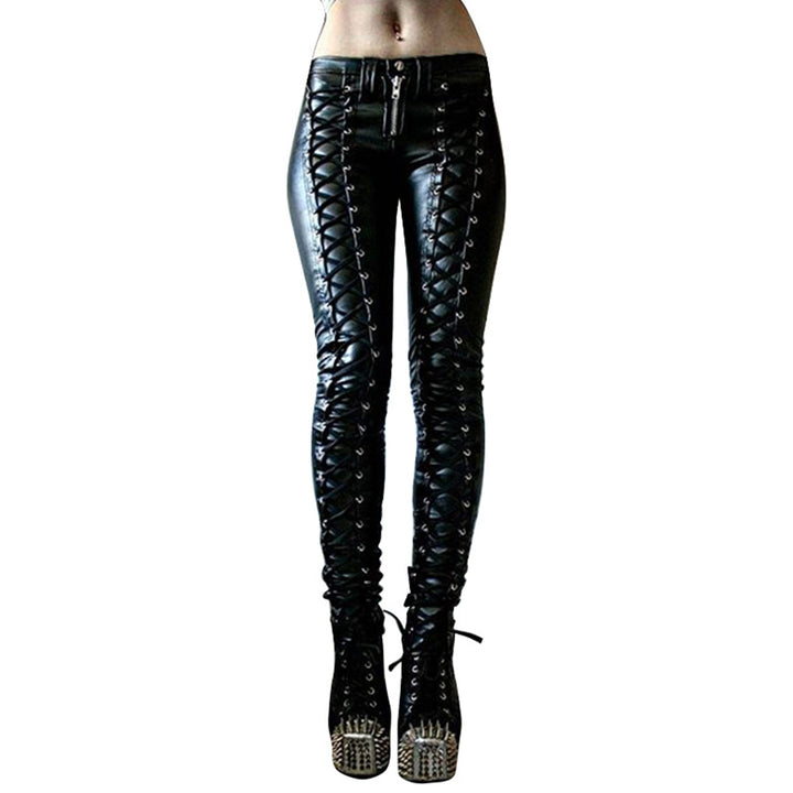 Damenhose im lederlook mit schnürdetails