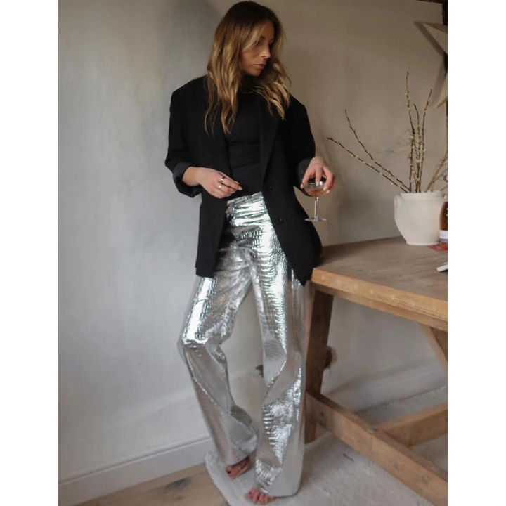 Elegante glänzende hose mit geradem bein