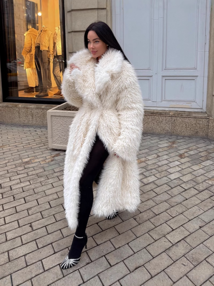 Mittellange Winter Felljacke für Damen | Trendig