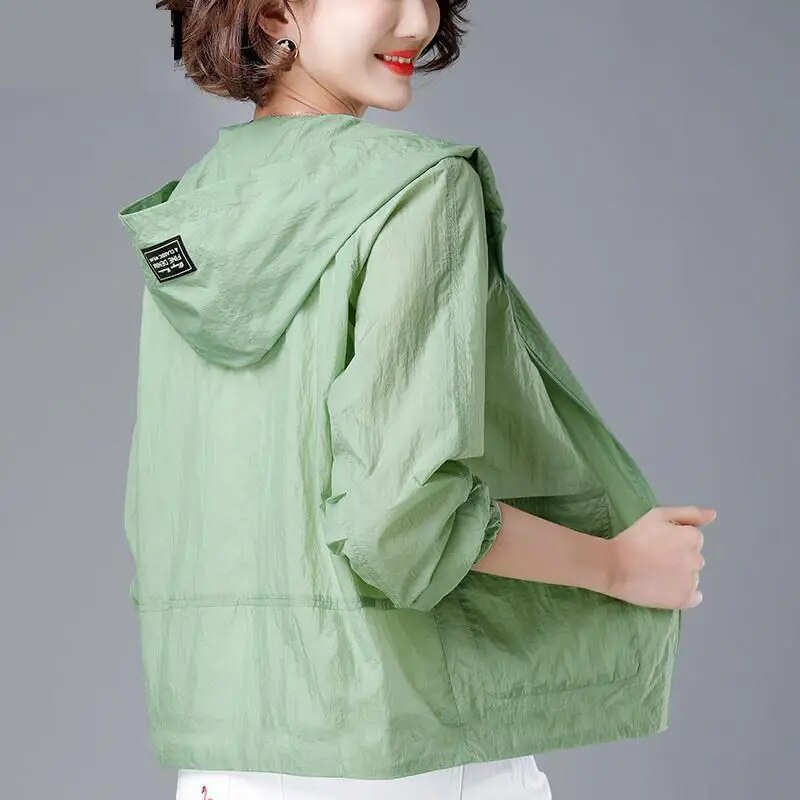Leichte sommerjacke mit kapuze