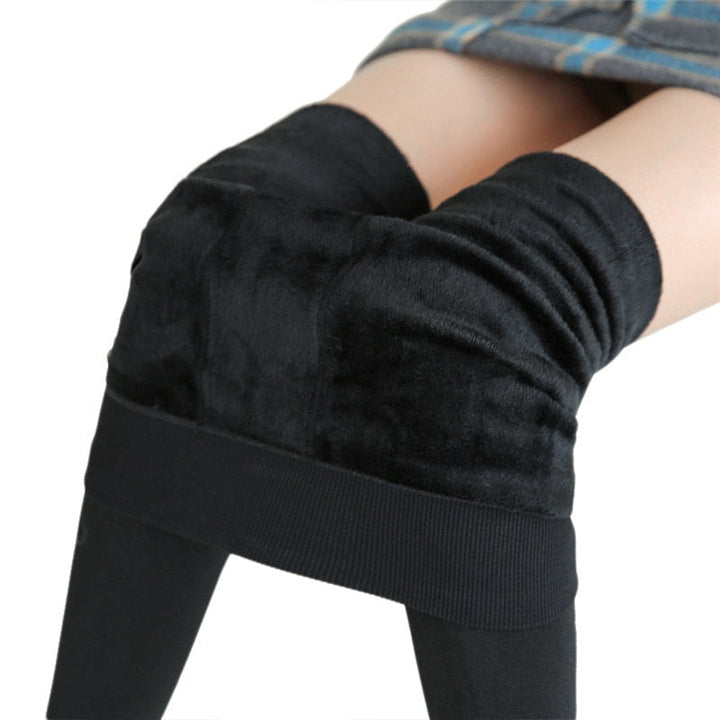 Warme gemütliche winterleggings mit thermofutter
