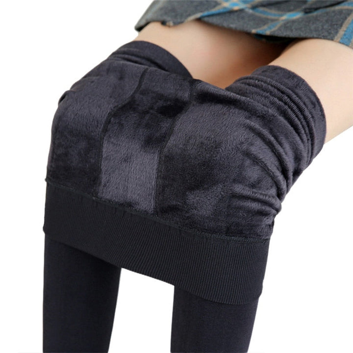 Warme gemütliche winterleggings mit thermofutter