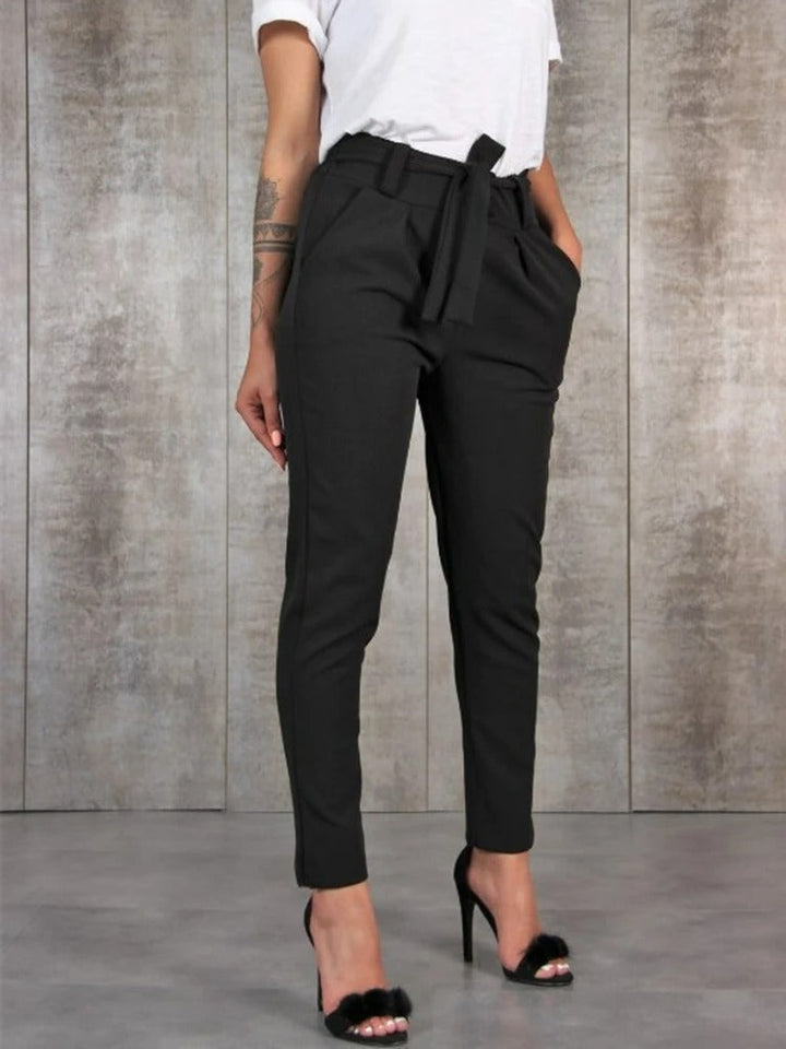 Damen schlank geschnittene hose mit bindegürtel