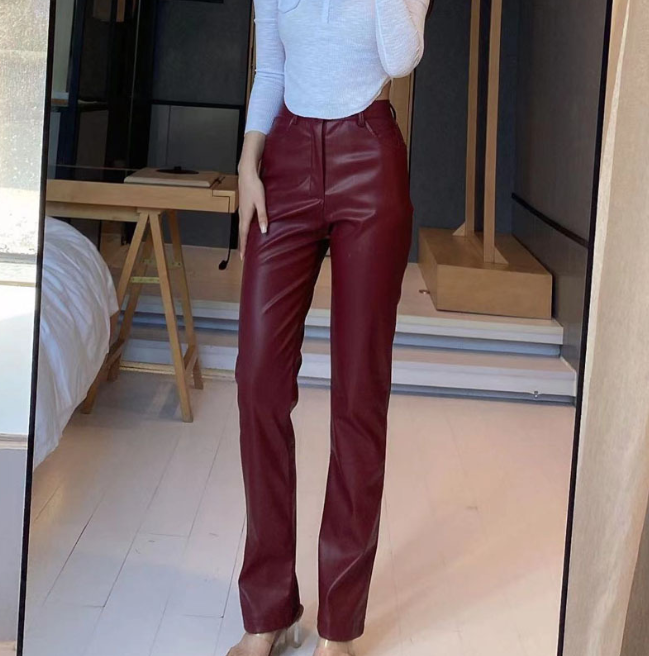 Elegante hose im lederlook mit weitem bein